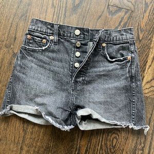 GAP Cheeky Short Sky High 24”/00R - faded black denim shorts